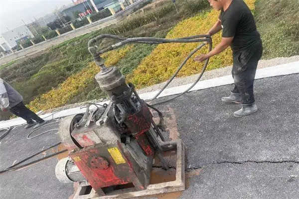 古县马路面下沉注浆加固